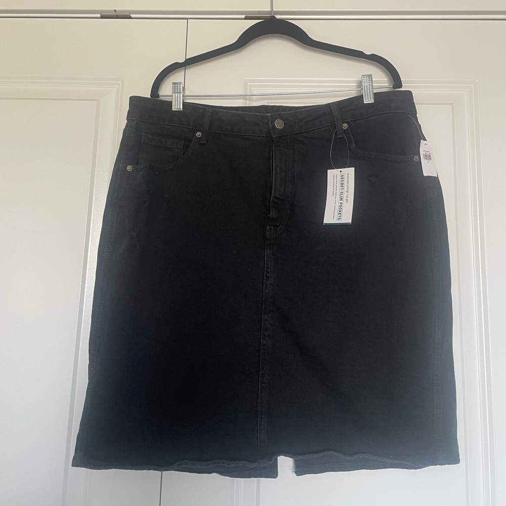 Old Navy Extra High-Waisted Distressed Black Jean Skirt